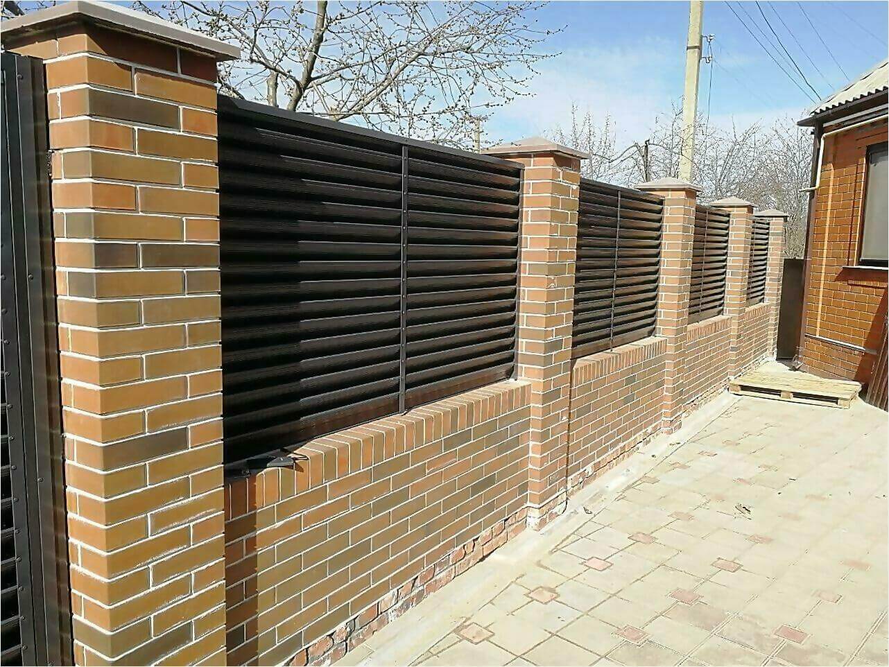 Забор-жалюзи 65м RAL7024 фото15 в Кызыле