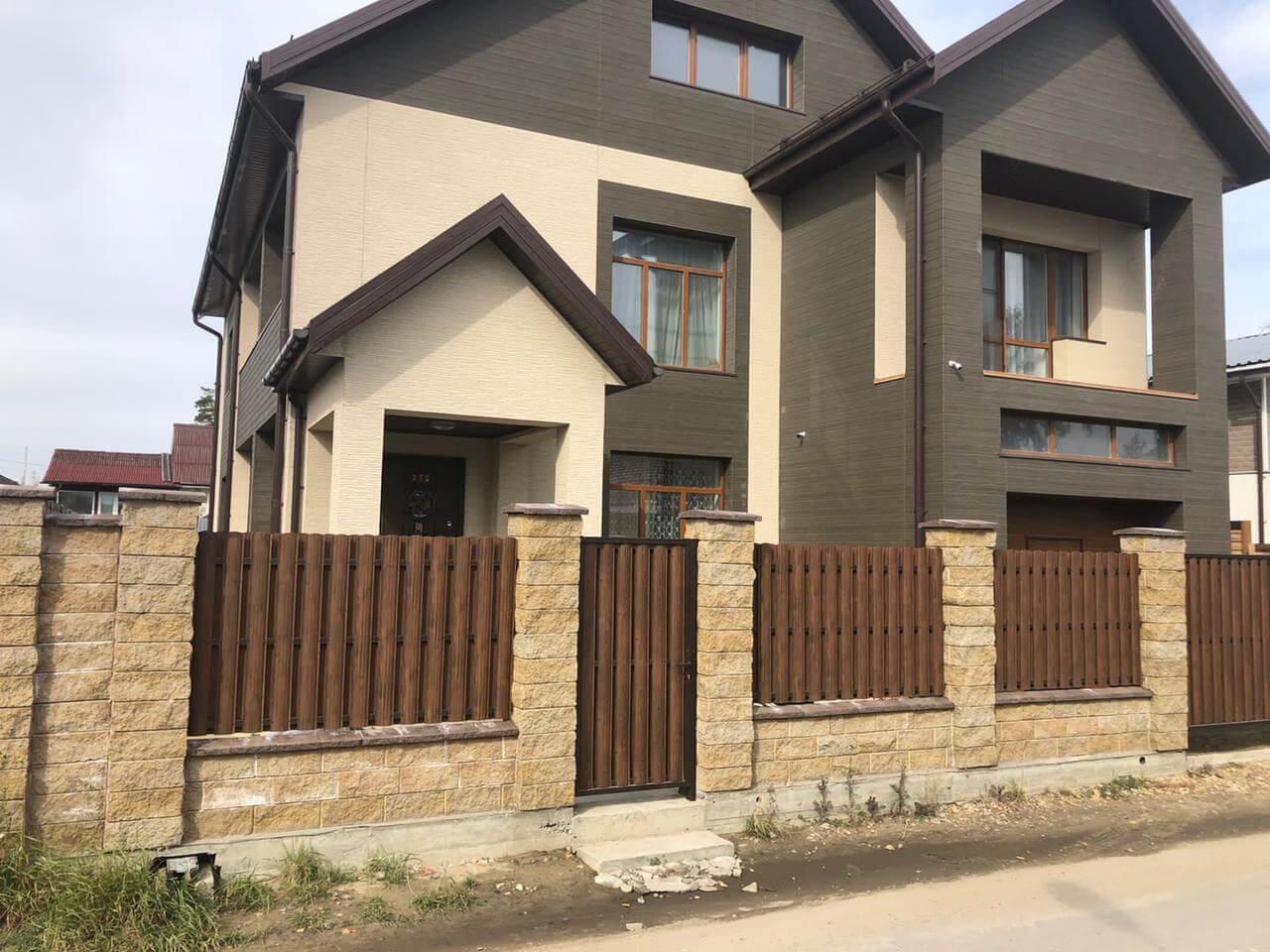 забор из штакетника каштан двухсторонний фото1 в Кызыле