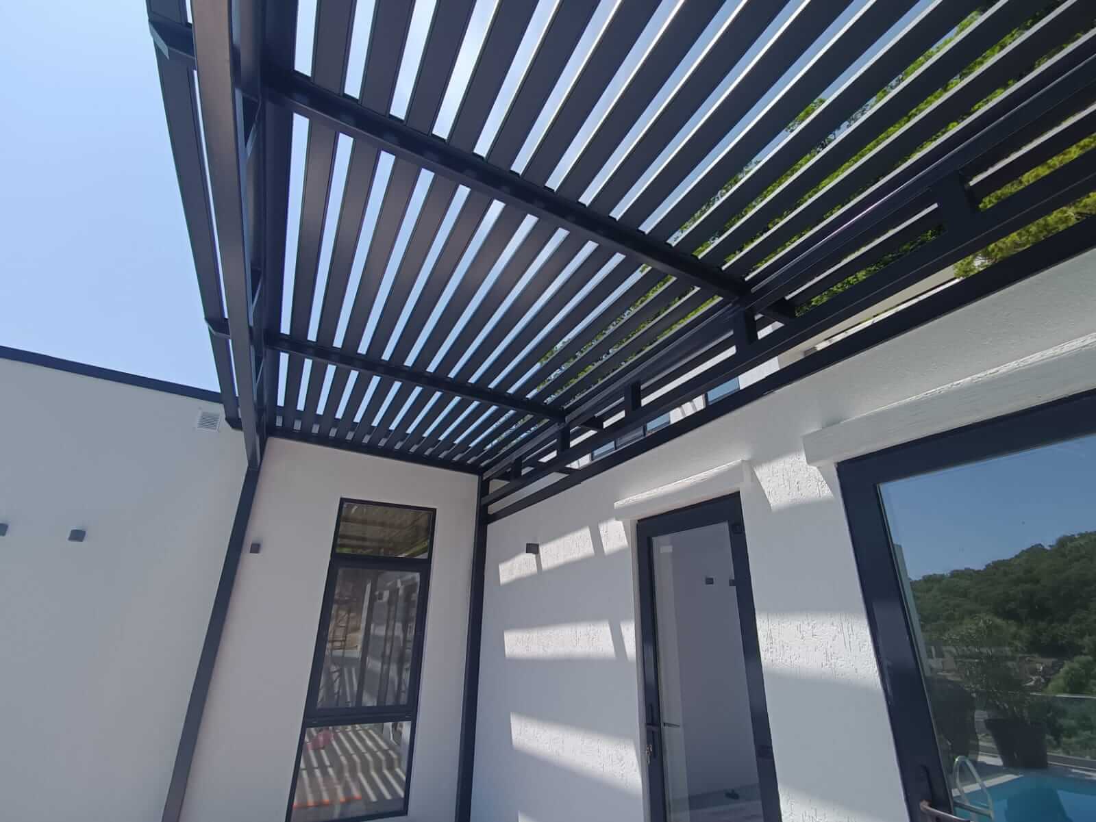 пергола из металлического планкена RAL7024 серый графит фото4 в Кызыле