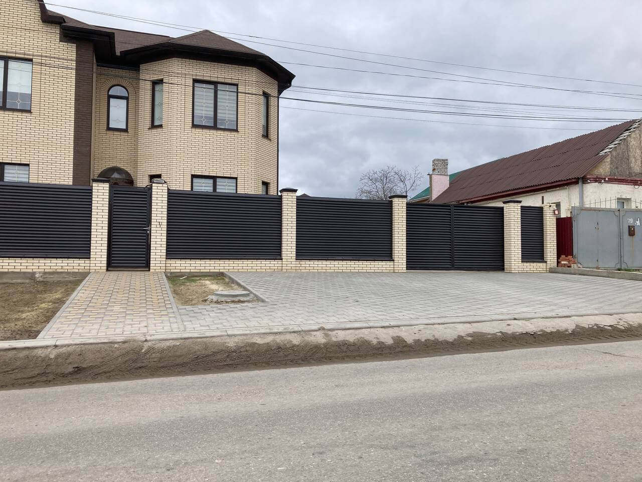 Забор с ламелями Еврожалюзи RAL8019/8019 темный Шоколад МАТТЕ фото3 в Кызыле