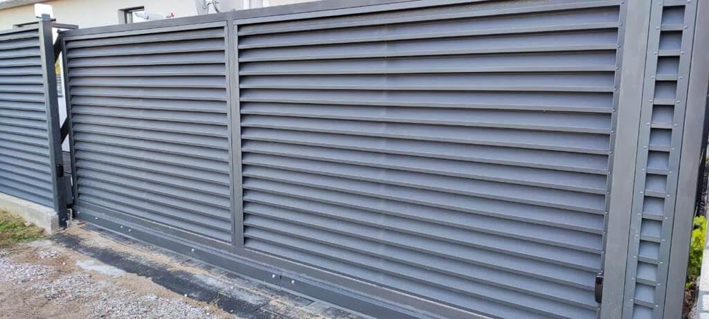 забор с ламелями эко-z ral7024/7024 серый графит двусторонний матте фото7 в Кызыле