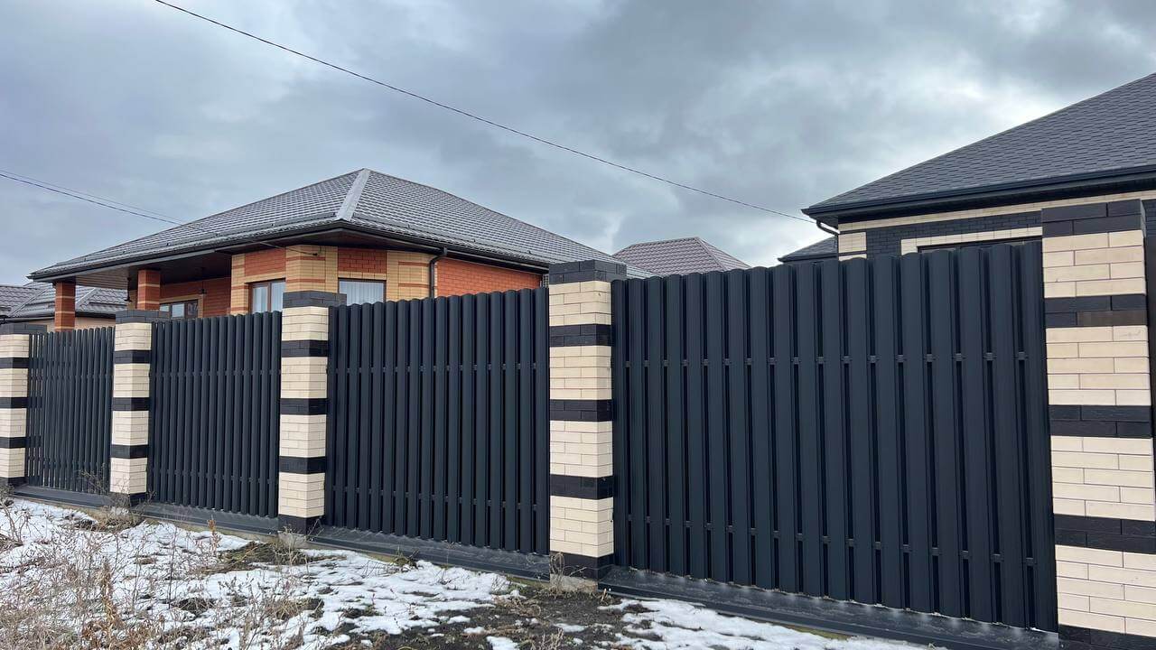 Забор из металлического штакетника RAL9005 Черный МАТТЕ в Кызыле