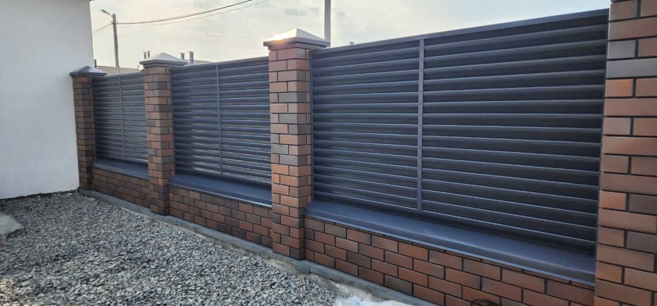 Забор из ламелей еврожалюзи 22м RAL7024/7024 Серый Графит двусторонний фото 1 в Кызыле
