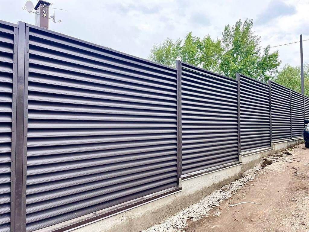 Забор-жалюзи с ламелями еврожалюзи 29м RAL8019/8019 Темный Шоколад МАТТЕ двухсторонний в Кызыле
