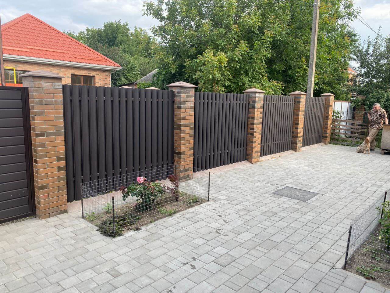 Забор из штакетника полукруглого 22м RAL8019 Темный Шоколад МАТТЕ фото 3 в Кызыле