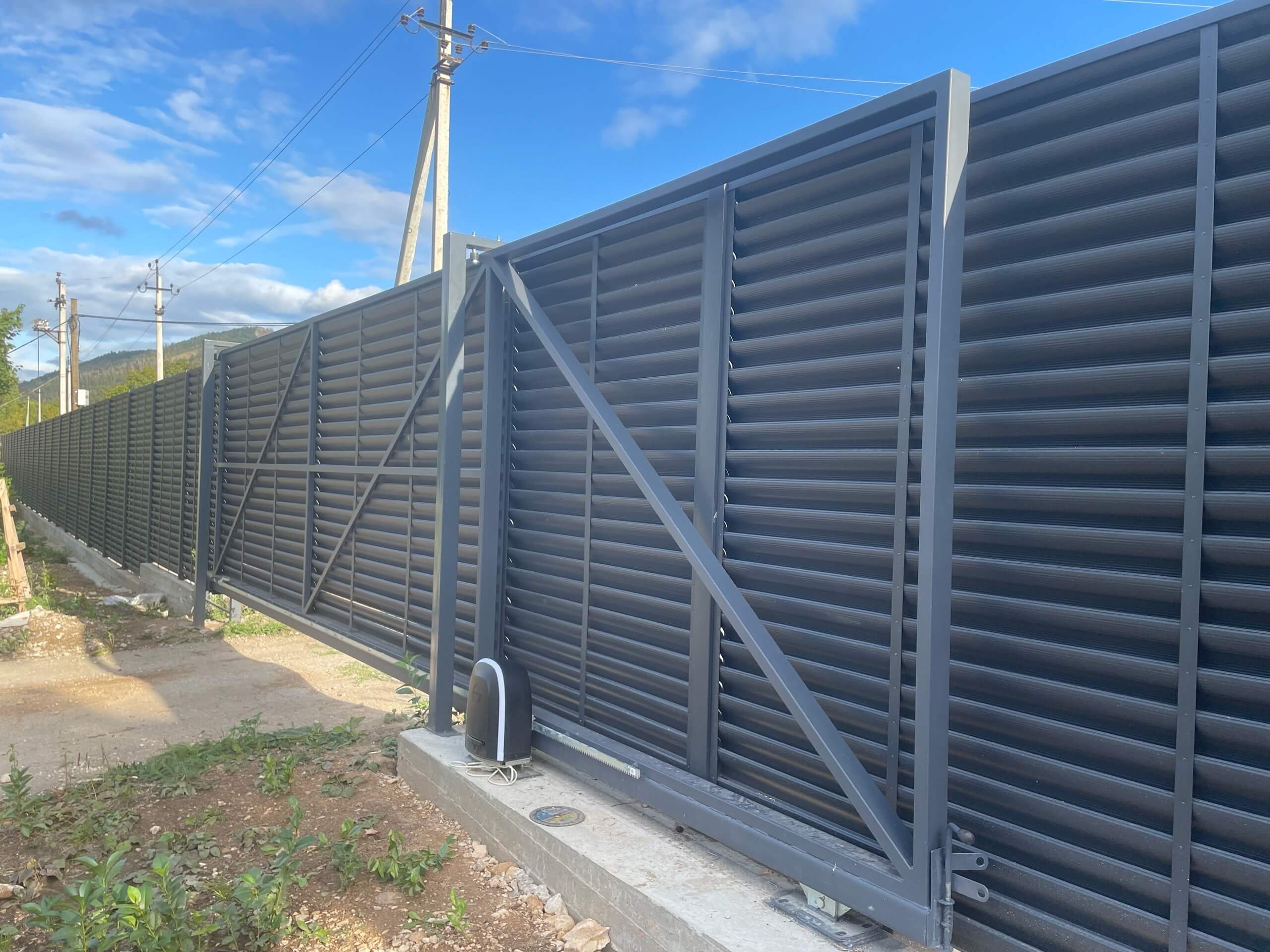 Забор-жалюзи из ламелей Еврожалюзи 250м RAL7024/7024 Серый Графит матовый фото 2 в Кызыле