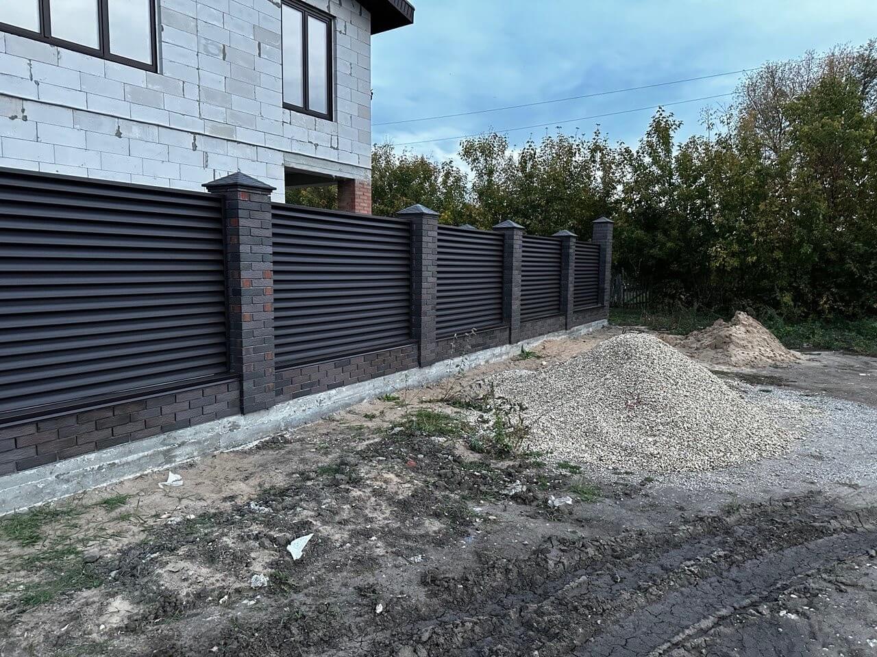 Забор из ламелей Еврожалюзи 38м RAL8019/8019 Темный Шоколад двусторонний MATTE фото 4 в Кызыле