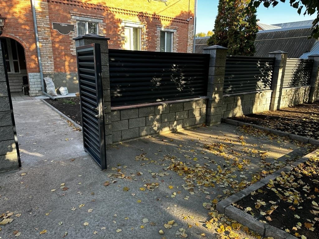 Забор-жалюзи 19м RAL7024/7024 Серый Графит двусторонний MATTE фото 5 в Кызыле