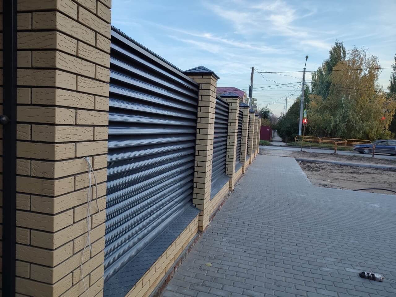 Забор-жалюзи с ламелями Еврожалюзи 16м RAL7024/7024 Серый Графит двусторонний фото 2 в Кызыле