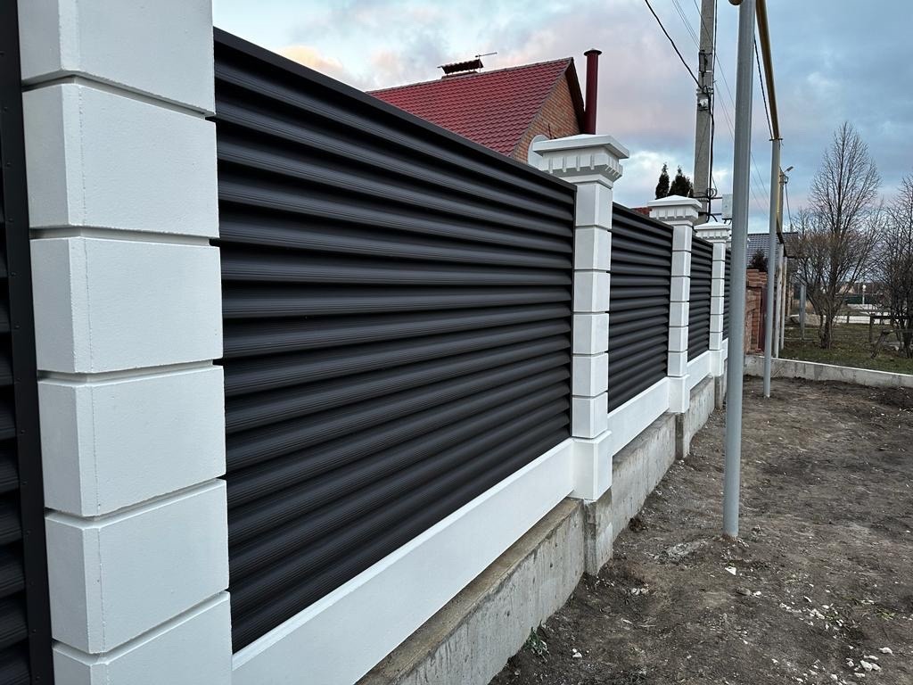 Забор из ламелей Еврожалюзи 35м RAL8019/8019 Темный Шоколад двусторонний MATTE в Кызыле