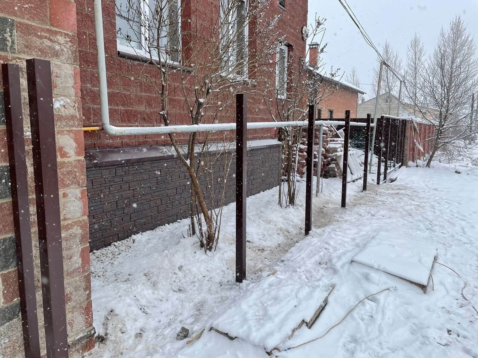 Забор из ламелей еврожалюзи 38м RAL8017/8017 Шоколад двусторонний фото 2 в Кызыле