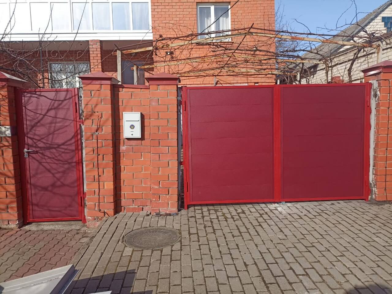 Ворота и калитка из металлопланкена 4м RAL3005 Красное Вино, Стальной Бархат в Кызыле