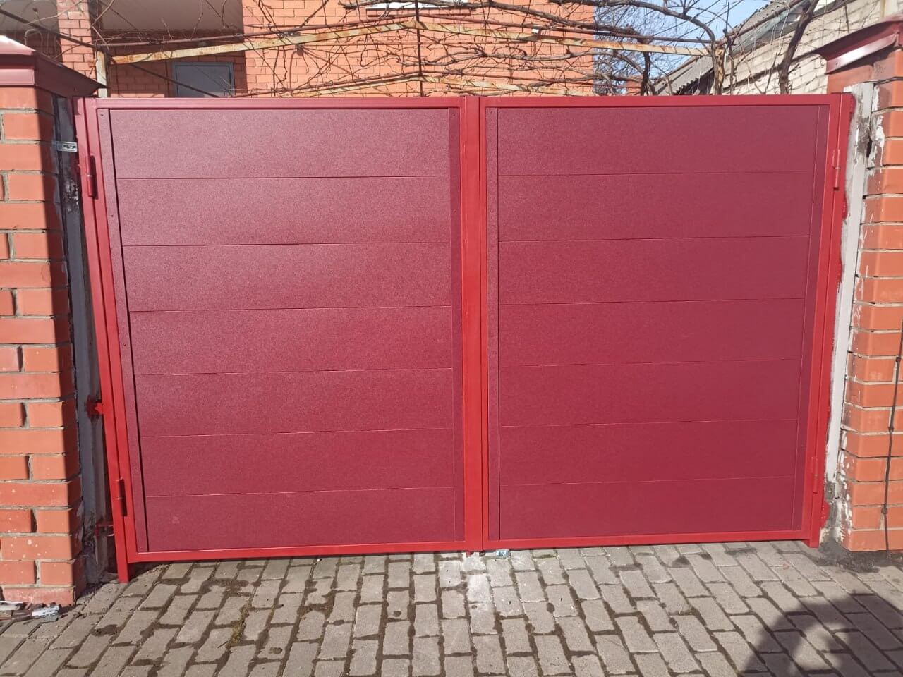 Ворота и калитка из металлопланкена 4м RAL3005 Красное Вино, Стальной Бархат фото 1 в Кызыле