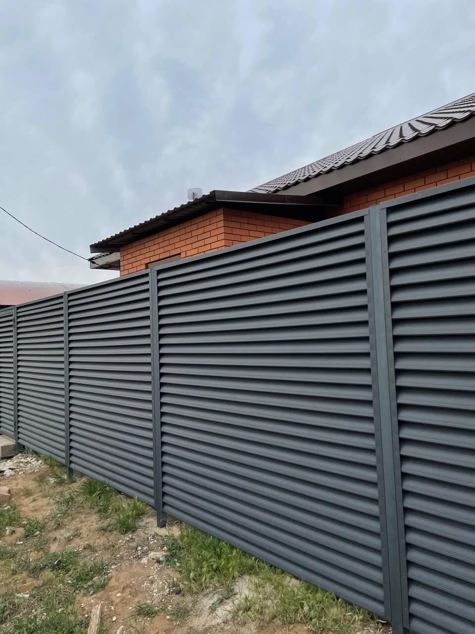 Забор из ламелей еврожалюзи 24м RAL7024 Серый Графит МАТТЕ в Кызыле