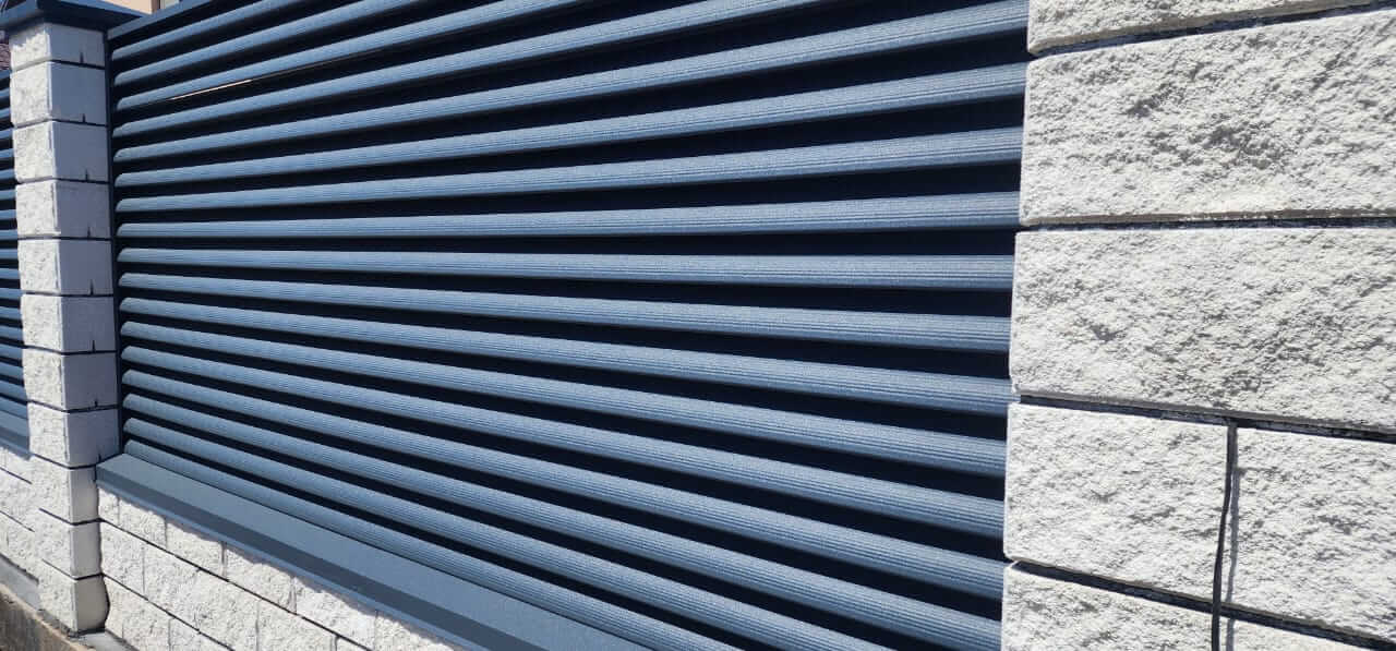Забор из ламелей Еврожалюзи 32м RAL7024/7024 Серый Графит двусторонний МАТТЕ фото 1 в Кызыле