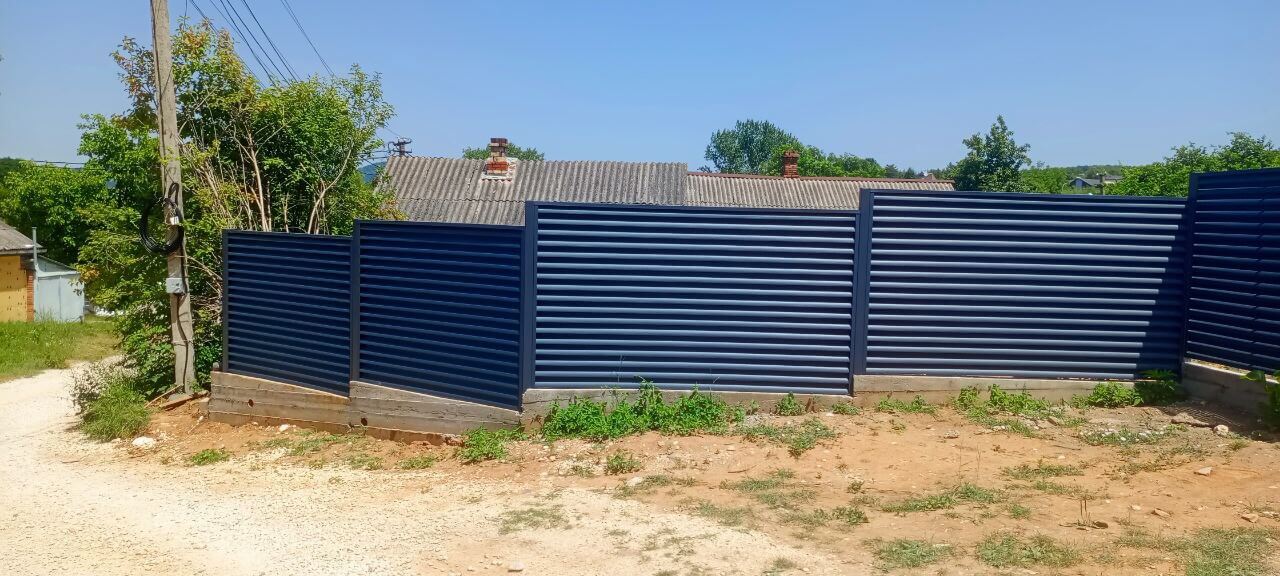Забор-жалюзи из ламелей Еврожалюзи 53м RAL7024 Серый Графит МАТТЕ фото 6 в Кызыле