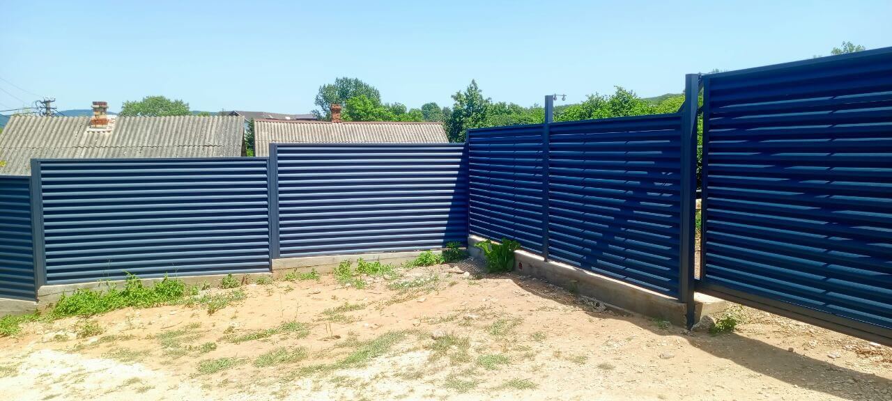 Забор-жалюзи из ламелей Еврожалюзи 53м RAL7024 Серый Графит МАТТЕ фото 4 в Кызыле