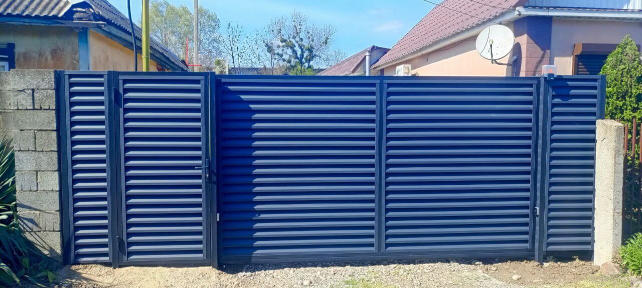 Забор-жалюзи из ламелей Еврожалюзи 53м RAL7024 Серый Графит МАТТЕ фото 1 в Кызыле