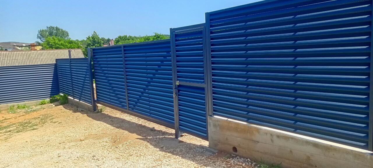 Забор-жалюзи из ламелей Еврожалюзи 53м RAL7024 Серый Графит МАТТЕ фото 15 в Кызыле