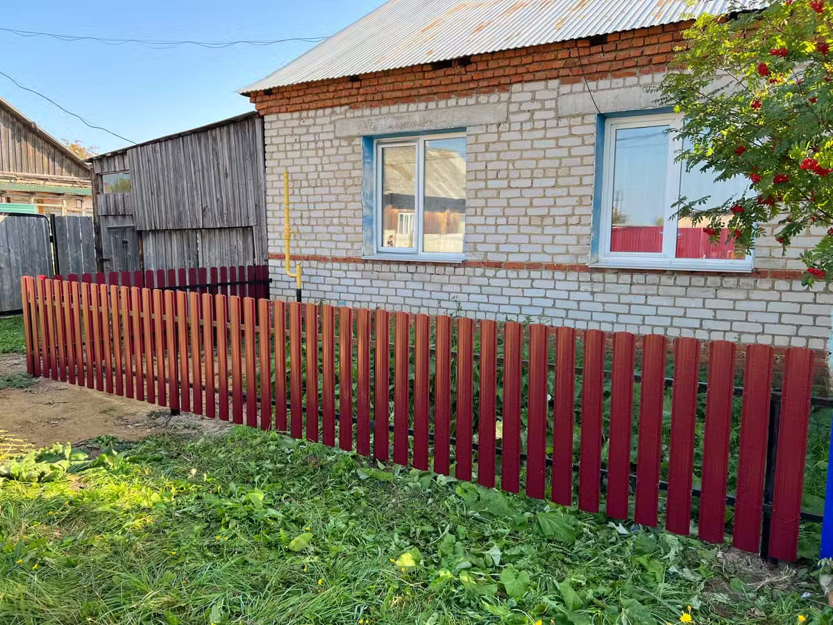Забор из евроштакетника 9м RAL3005/3005 Красное Вино двусторонний в Кызыле