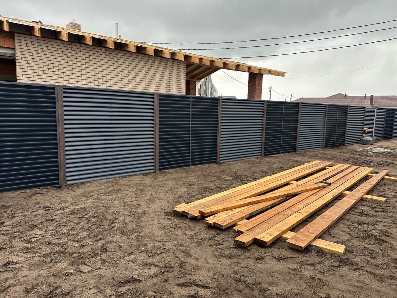 Забор из ламелей еврожалюзи 160м RAL7024/7024 Серый Графит двусторонний МАТТЕ фото 6 в Кызыле