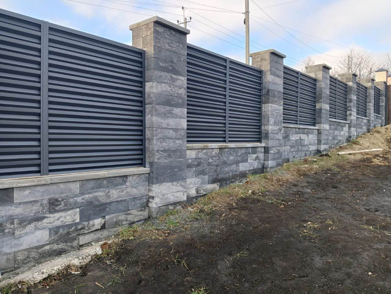 Забор-жалюзи из ламелей Елочка 72м RAL7024/7024 Серый Графит двусторонний МАТТЕ фото 4 в Кызыле