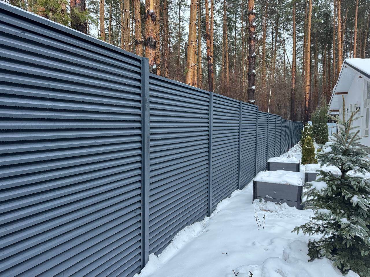 Забор-жалюзи из ламелей ЭКО-Z-US 54м RAL7024/7024 Серый Графит двусторонний МАТТЕ в Кызыле