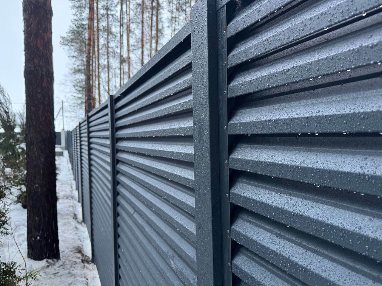 Забор-жалюзи из ламелей ЭКО-Z-US 54м RAL7024/7024 Серый Графит двусторонний МАТТЕ фото 1 в Кызыле