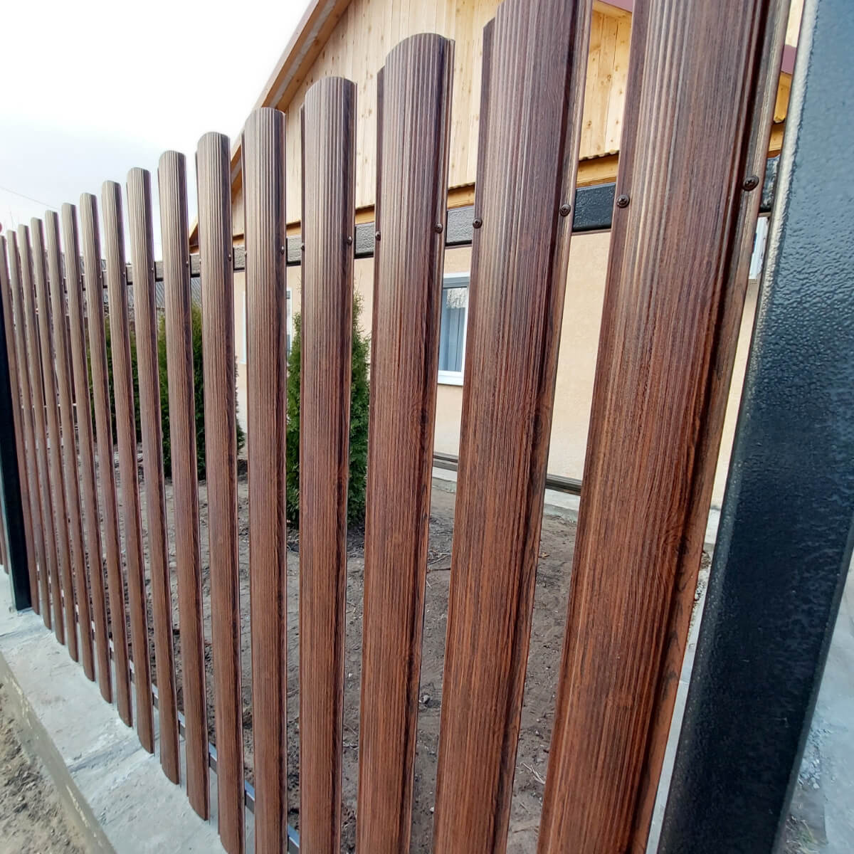Забор из евроштакетника 13м Античный Дуб SteelArt двусторонний в Кызыле