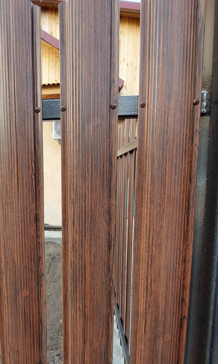 Забор из евроштакетника 13м Античный Дуб SteelArt двусторонний фото 1 в Кызыле
