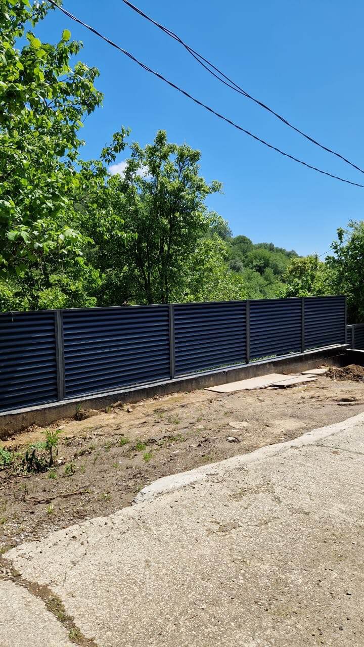 Забор-жалюзи из ламелей еврожалюзи 23м RAL7024/7024 Серый Графит двусторонний МАТТЕ фото 2 в Кызыле
