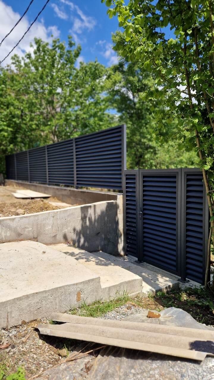 Забор-жалюзи из ламелей еврожалюзи 23м RAL7024/7024 Серый Графит двусторонний МАТТЕ фото 1 в Кызыле
