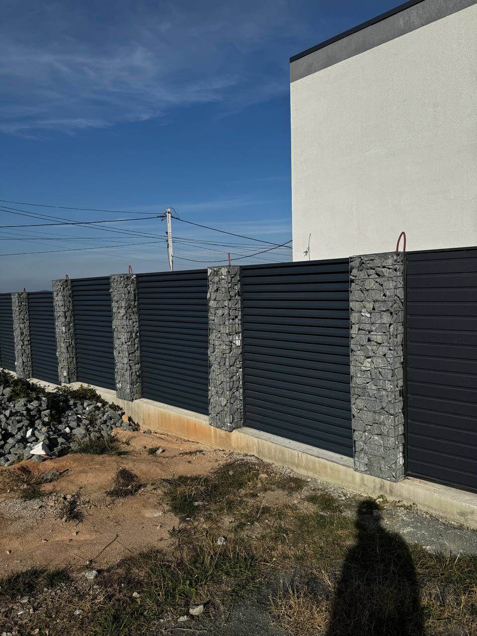 Забор-жалюзи из ламелей ЭКО-Z-US усиленных 36м RAL7024/7024 Серый Графит двусторонний МАТТЕ фото 6 в Кызыле