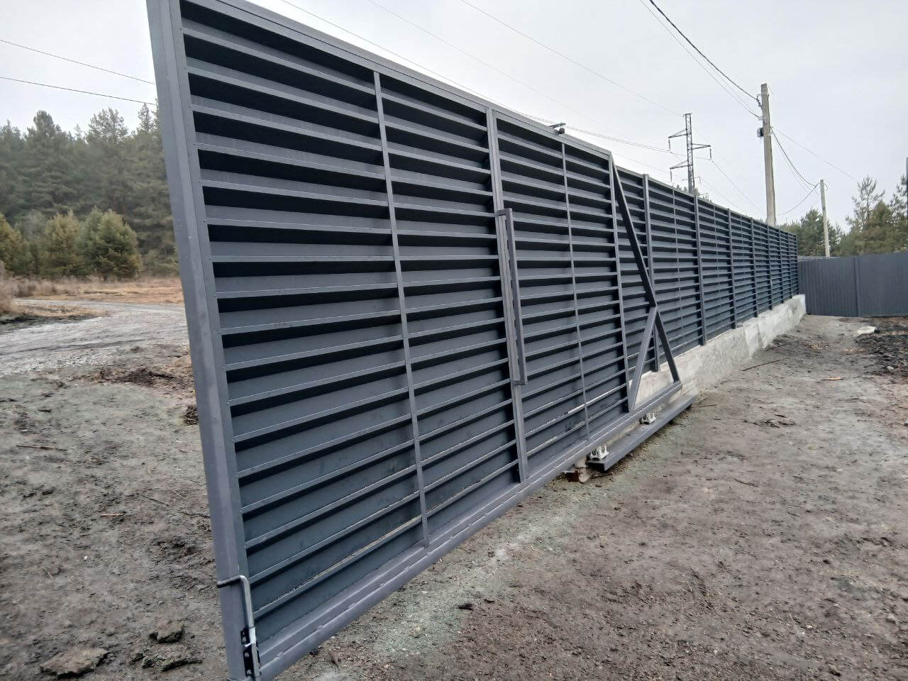 Забор-жалюзи из ламелей Хай-Тек 37м RAL7024/7024 Серый Графит двусторонний МАТТЕ фото 7 в Кызыле