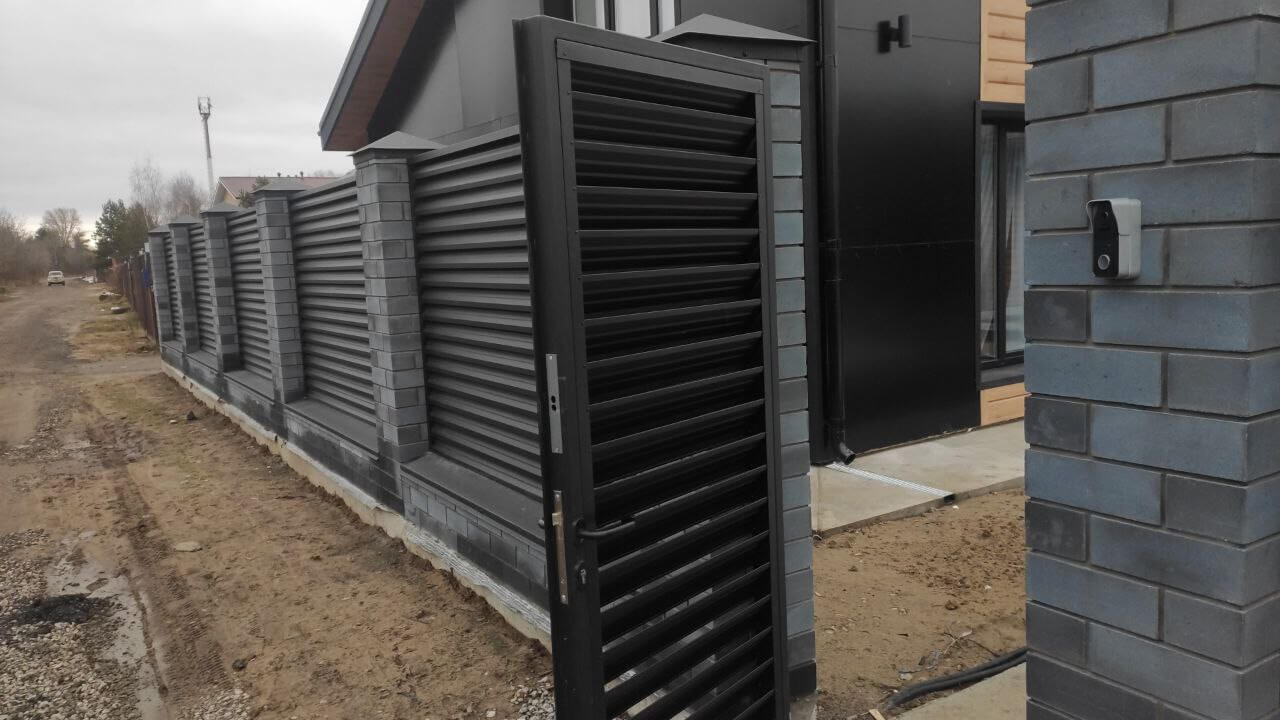 Забор-жалюзи из ламелей ЭКО-Z 17м RAL9005/9005 Черный МАТТЕ фото 1 в Кызыле