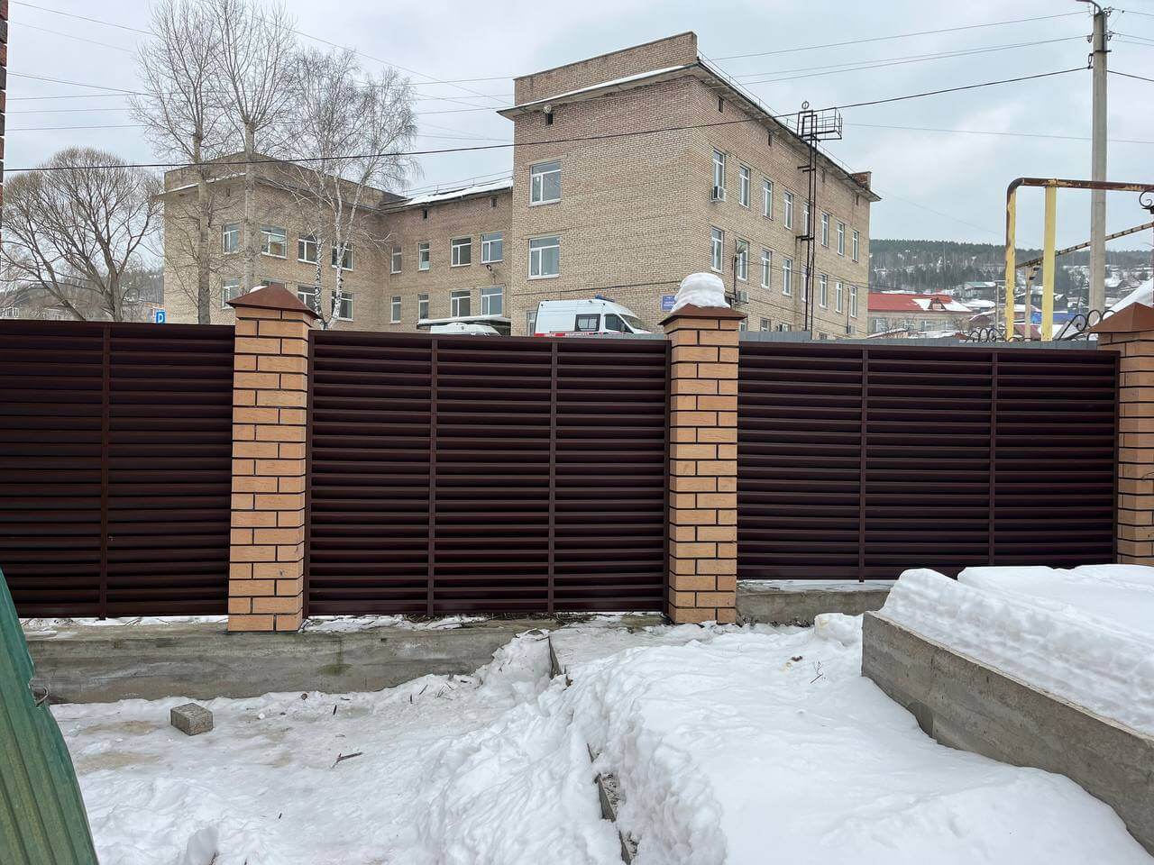 Забор-жалюзи из ламелей ЭКО-Z 87м RAL8017/8017 Шоколад двусторонний МАТТЕ фото 16 в Кызыле