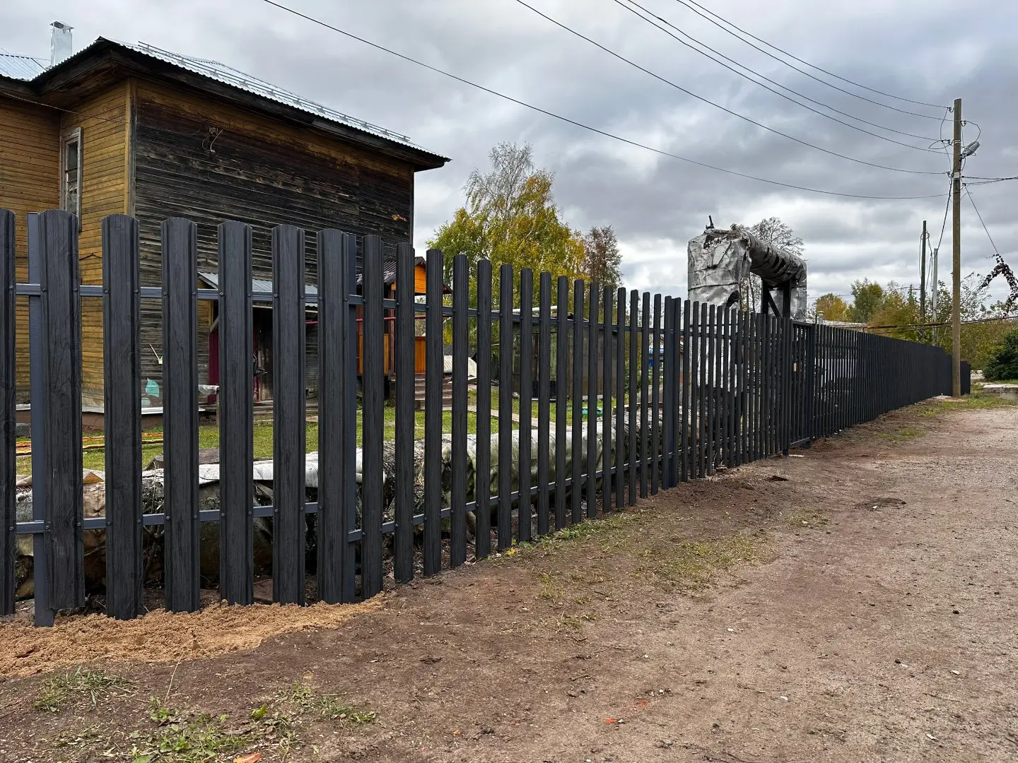 Забор из евроштакетника 63м Черное Дерево 3D Принтек фото 1 в Кызыле