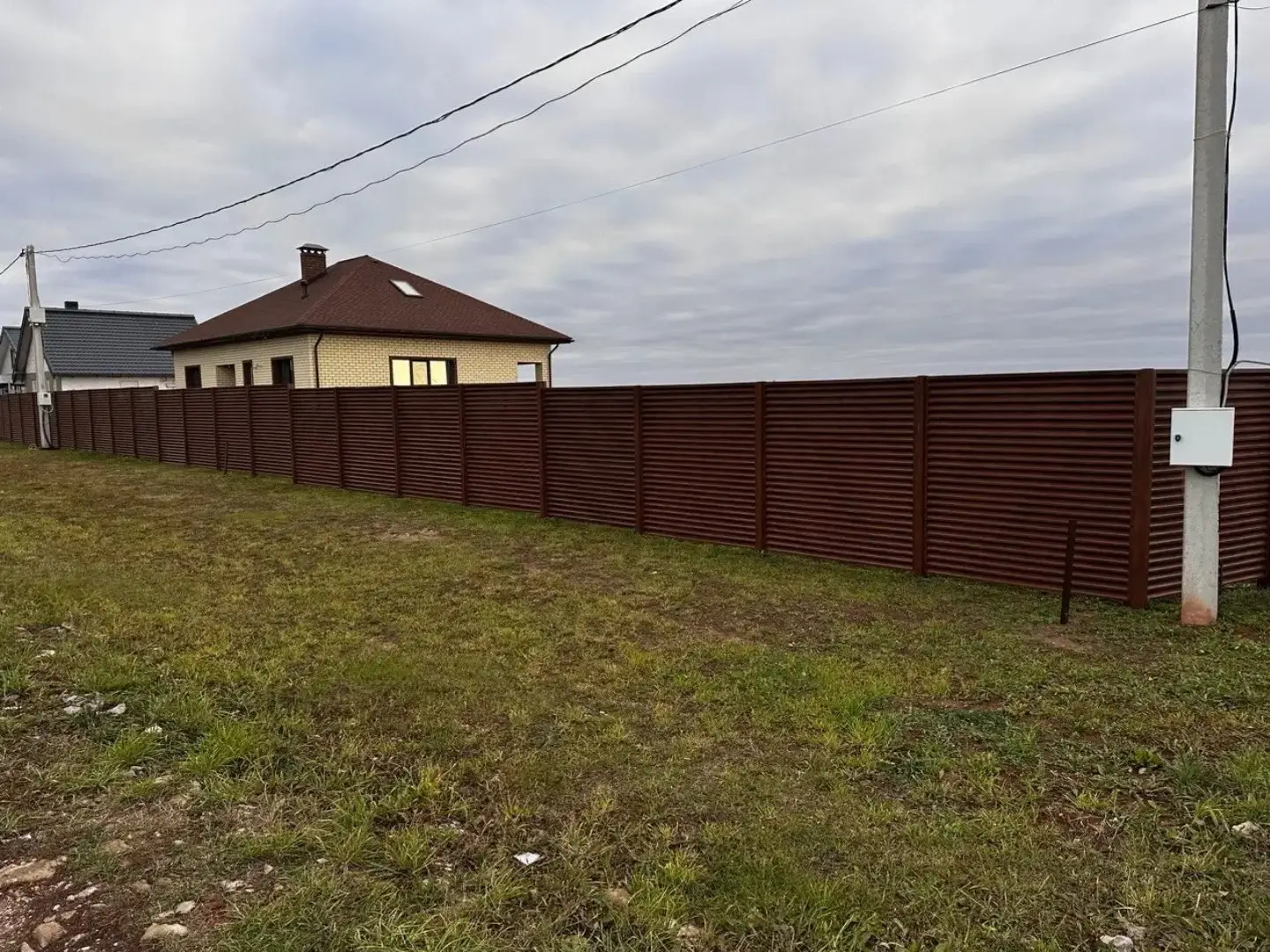 Забор-жалюзи из ламелей ЭКО-Z 58м Темный Дуб 3D Принтек фото 2 в Кызыле