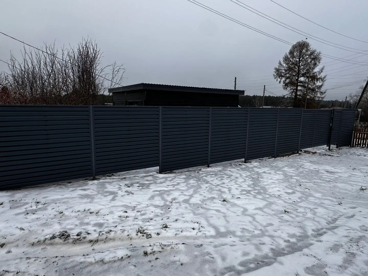 Забор-жалюзи из ламелей Хай-Тек 20м RAL7024/7024 Серый Графит двусторонний МАТТЕ фото 3 в Кызыле